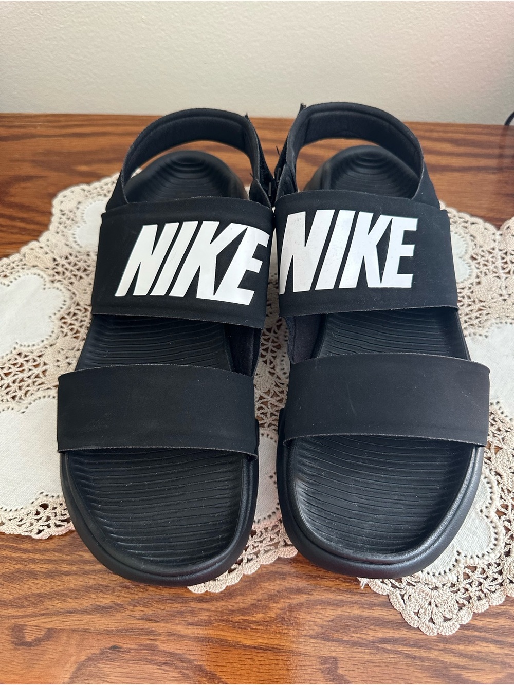 Nike Tanjun Sandal women’s size 9 NWOT
